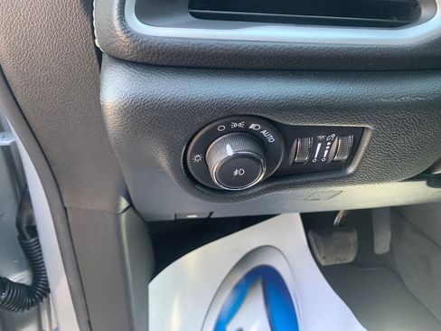 New 2026 Chrysler Pacifica Select image 13