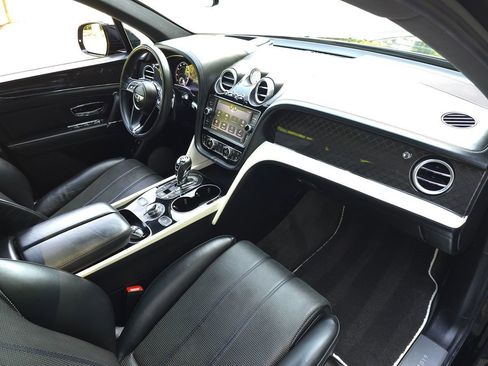 Used 2020 Bentley Bentayga Design Series image 31