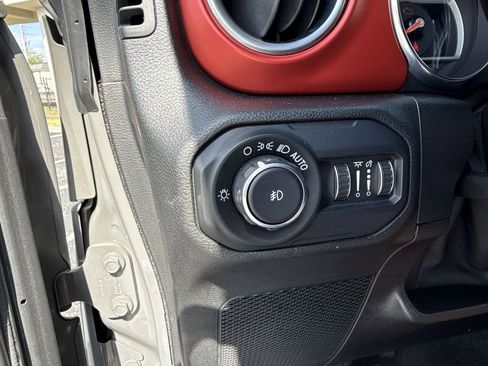 Used 2021 Jeep Wrangler Unlimited Rubicon AWD/4WD image 27