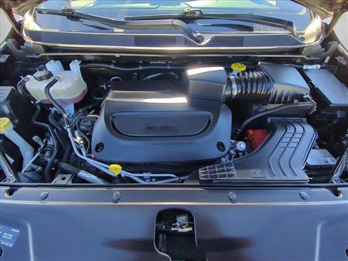 Used 2025 Chrysler Pacifica Select image 23