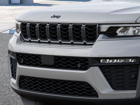 New 2026 Jeep Grand Cherokee Limited AWD/4WD image 11