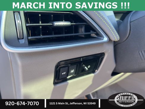 Used 2017 Jaguar F-PACE R-Sport image 16