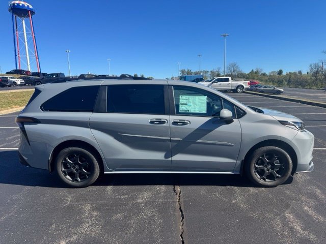 New 2026 Toyota Sienna XLE Woodland Edition AWD/4WD image 2