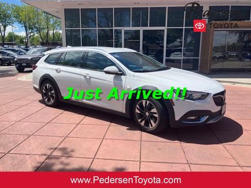 Used 2018 Buick Regal Essence w/ Sights and Sounds Package AWD/4WD image 1