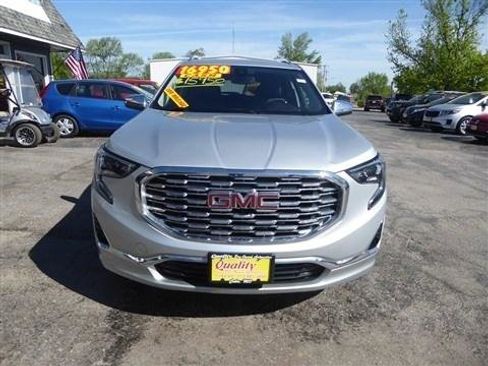 Used 2019 GMC Terrain Denali w/ Driver Alert Package II FWD image 4