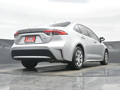 Used 2021 Toyota Corolla LE image 27