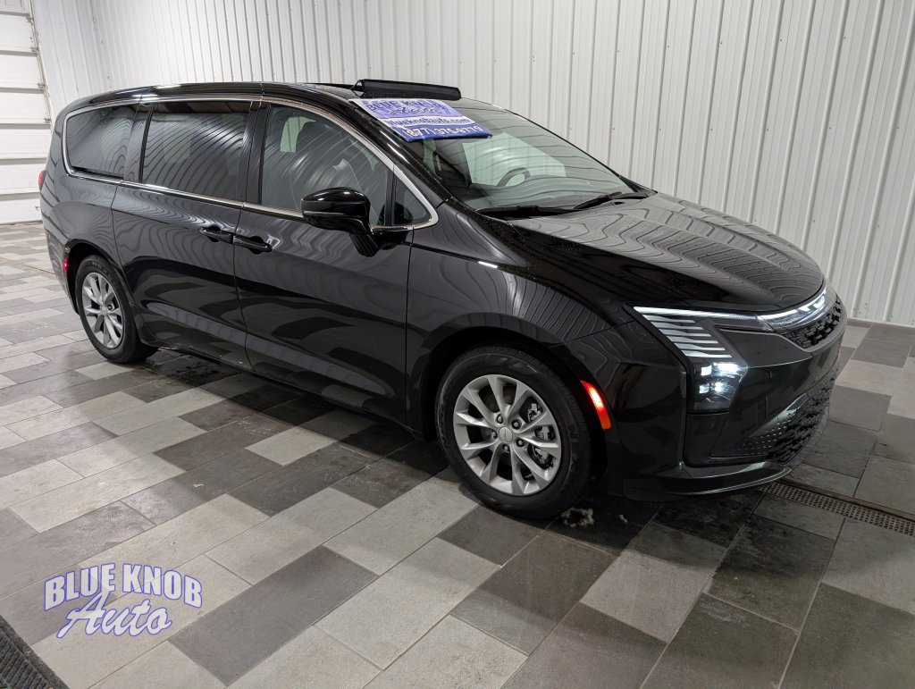 Used 2027 Chrysler Pacifica Limited FWD image 5