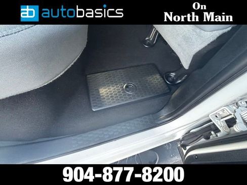 Used 2020 RAM 1500 Classic SLT AWD/4WD image 17