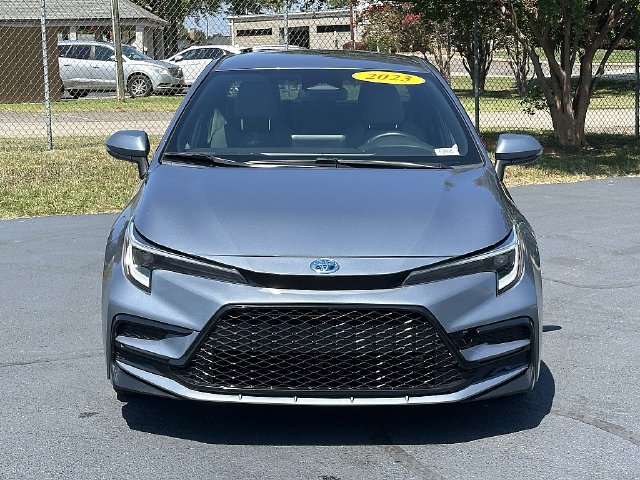 Used 2023 Toyota Corolla SE FWD image 2