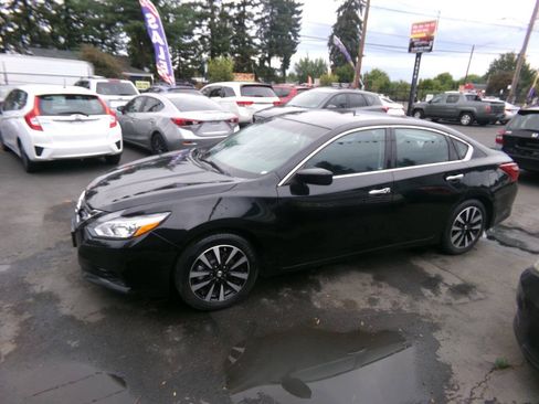 Used 2018 Nissan Altima 2.5 SV FWD image 1