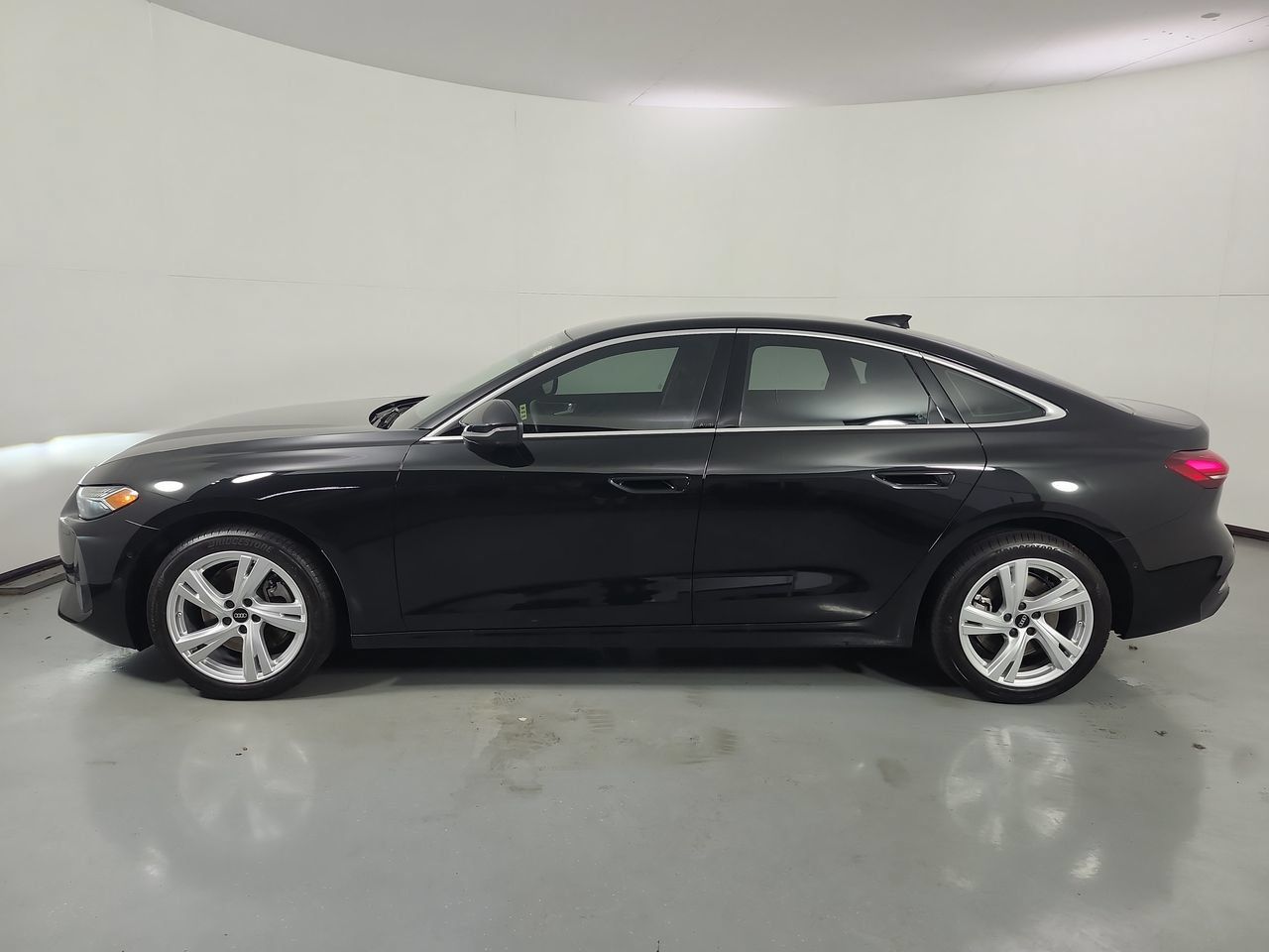 Used 2025 Audi A5 2.0T Premium Plus w/ Premium Plus AWD/4WD image 2