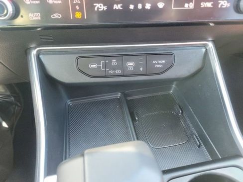 Used 2025 Kia Carnival SX image 30