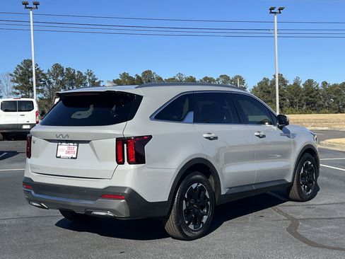 Used 2025 Kia Sorento S w/ Panoramic Sunroof Package image 3