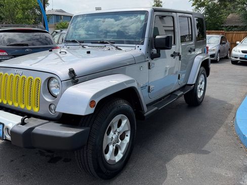 Used 2015 Jeep Wrangler Unlimited Sahara w/ Connectivity Group AWD/4WD image 5