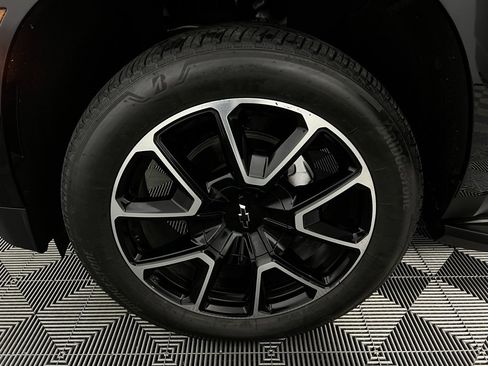 Used 2025 Chevrolet Suburban RST w/ Sun And Tow Package image 11