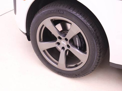 Used 2026 Porsche Macan AWD/4WD image 22