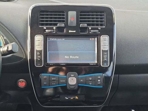 Used 2015 Nissan Leaf SL w/ Premium Package FWD image 21