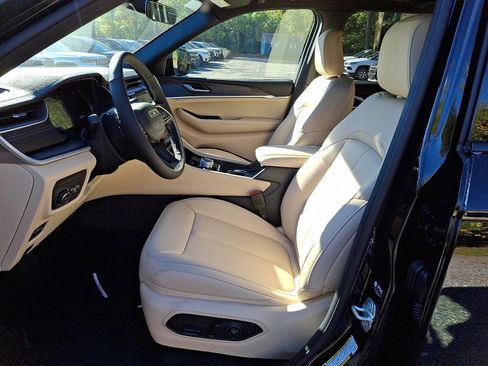 New 2025 Jeep Grand Cherokee Limited image 9