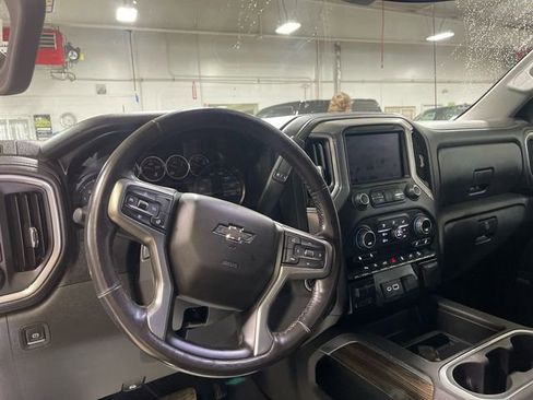 Used 2020 Chevrolet Silverado 1500 LT Trail Boss w/ Midnight Edition AWD/4WD image 14