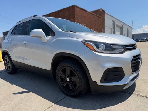 Used 2020 Chevrolet Trax LT w/ LT Convenience Package FWD image 4