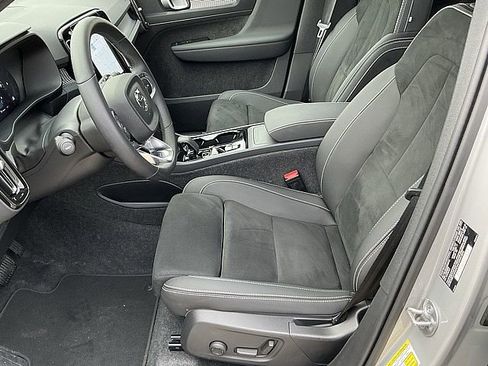 Certified 2025 Volvo XC40 B5 Plus image 15