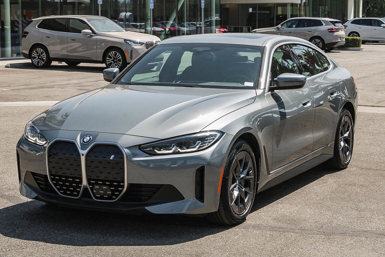Used 2023 BMW i4 eDrive40 RWD image 3