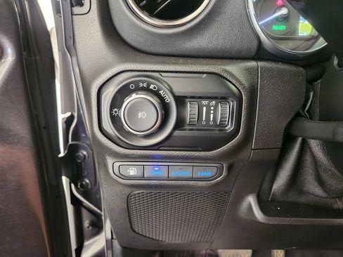 Used 2021 Jeep Wrangler Unlimited Sahara AWD/4WD image 21