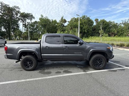 Used 2022 Toyota Tacoma SR5 RWD image 2