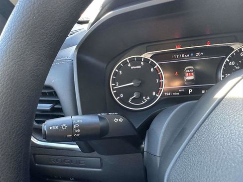 Used 2025 Nissan Rogue S image 29