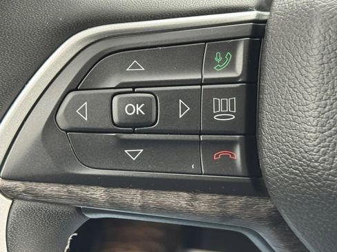 Certified 2023 Jeep Grand Cherokee Limited w/ Black Appearance Package image 19