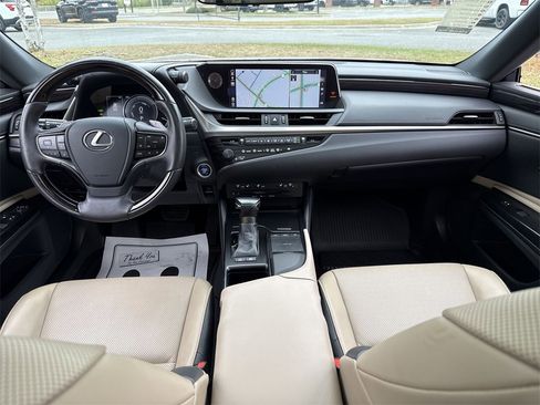 Used 2020 Lexus ES 300h w/ Premium Package image 27