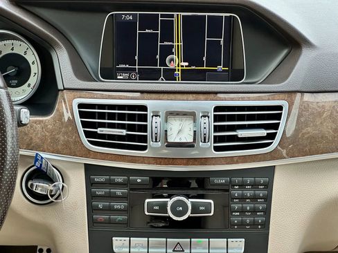 Used 2014 Mercedes-Benz E 350 4MATIC Sedan image 14