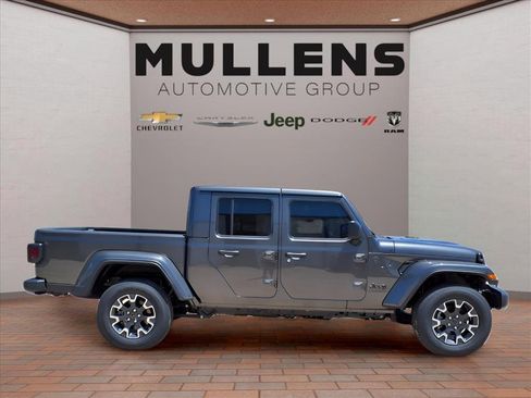 New 2025 Jeep Gladiator Sport w/ Premium Package image 4