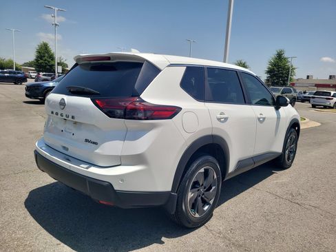 Used 2024 Nissan Rogue SV AWD/4WD image 3