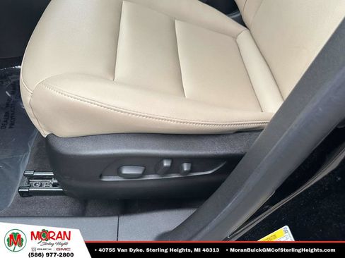 Certified 2024 Cadillac XT4 Luxury w/ Cold Weather Package AWD/4WD image 19