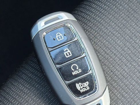 Used 2025 Hyundai Venue SEL image 23