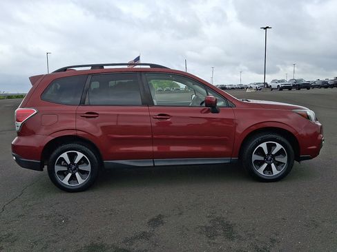 Used 2017 Subaru Forester 2.5i Premium AWD/4WD image 7