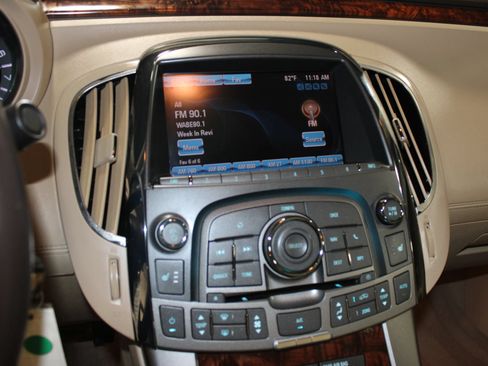 Used 2013 Buick LaCrosse Leather w/ Entertainment Package FWD image 13
