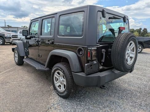 Used 2017 Jeep Wrangler Unlimited Sport w/ Connectivity Group AWD/4WD image 6
