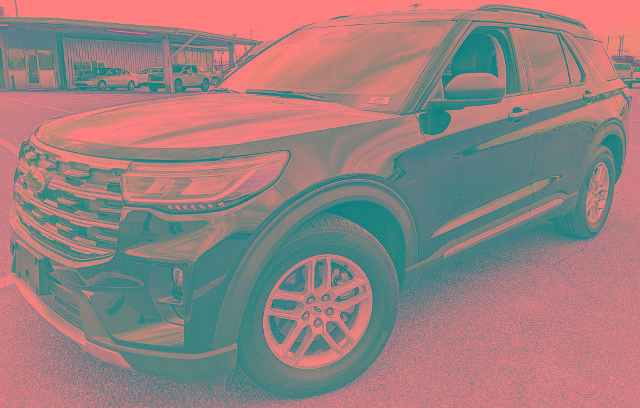 Certified 2025 Ford Explorer Active w/ Active Comfort Package RWD image 6