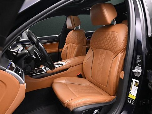 Used 2022 BMW 750i xDrive 750i xDrive w/ Executive Package image 12