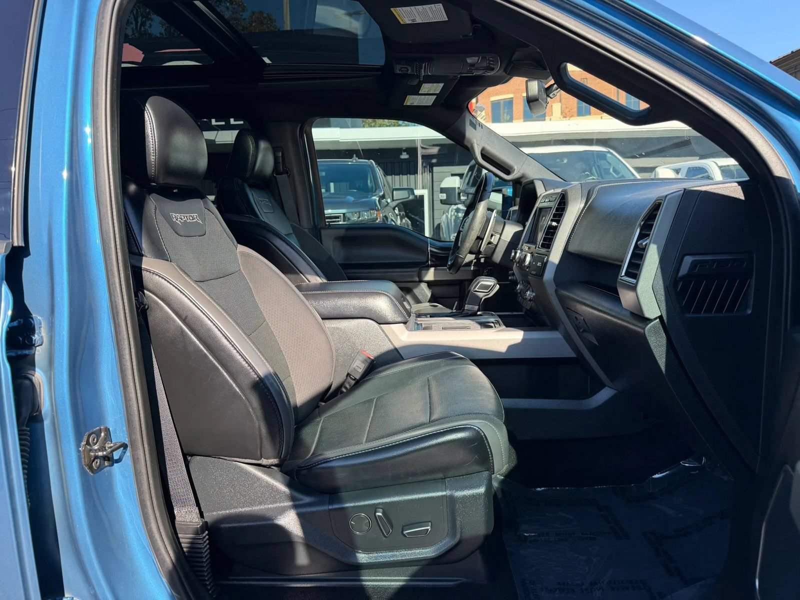 Used 2019 Ford F150 Raptor w/ Equipment Group 802A Luxury AWD/4WD image 16