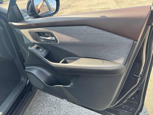 Used 2023 Nissan Rogue SV image 32