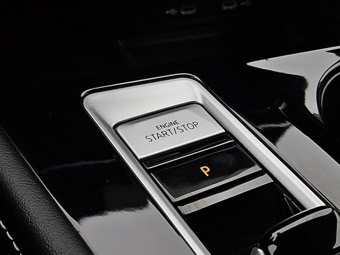 Used 2024 Volkswagen Atlas SE image 23