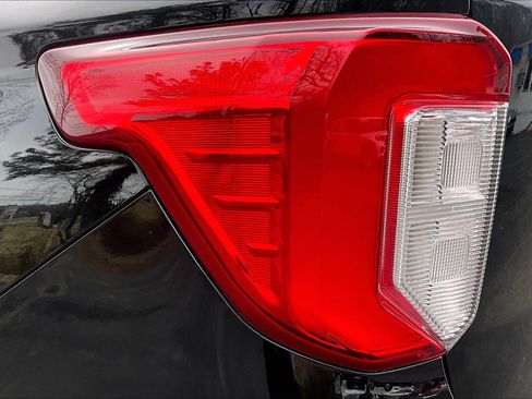 Certified 2022 Ford Explorer Limited w/ Equipment Group 301A image 31