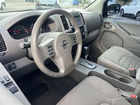 Used 2020 Nissan Frontier S RWD image 2