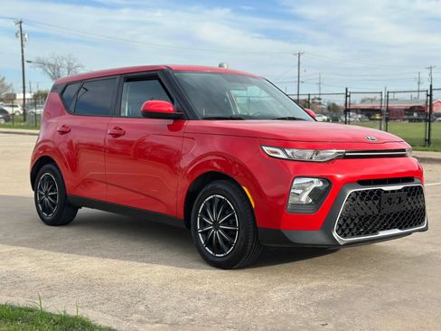 Used 2020 Kia Soul LX FWD image 2