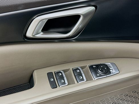 Used 2026 Kia Carnival FWD image 15
