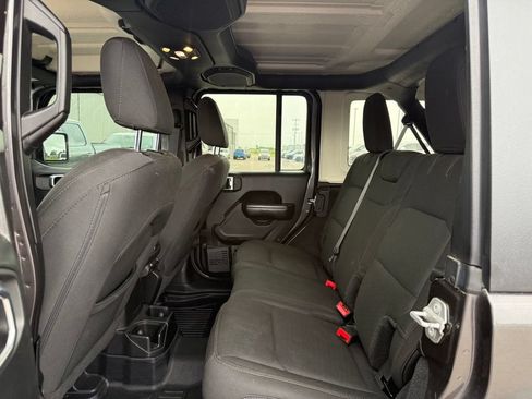 Used 2019 Jeep Wrangler Unlimited Sport S AWD/4WD image 7