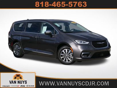 Used 2023 Chrysler Pacifica Limited